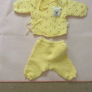 New born two sets, 0-3M, yellow.